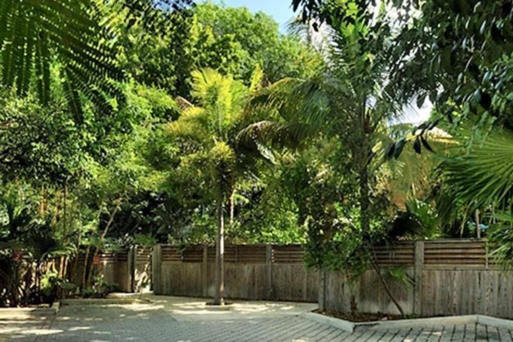 Duval Street Suite W Parking And Pool Кей Уест Екстериор снимка
