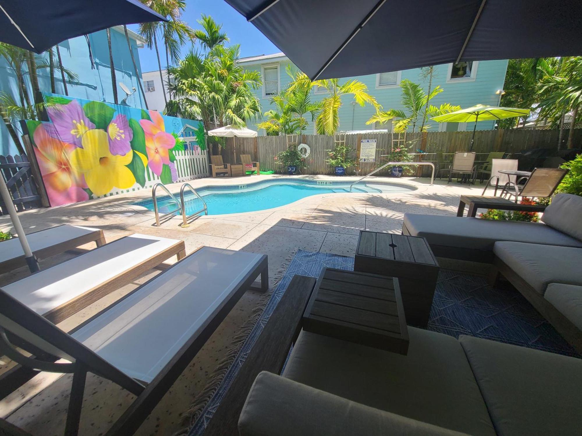 Duval Street Suite W Parking And Pool Кей Уест Екстериор снимка
