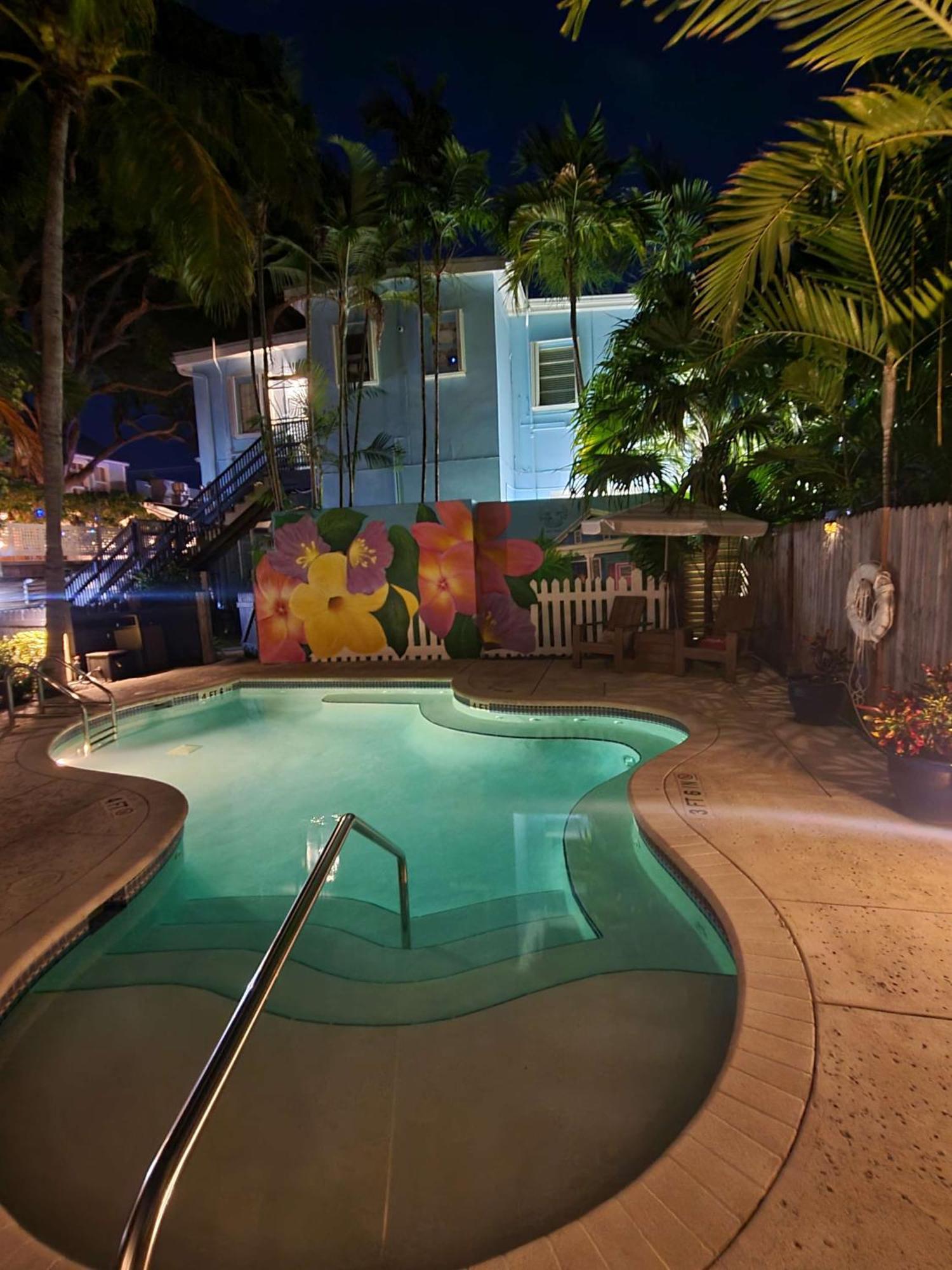 Duval Street Suite W Parking And Pool Кей Уест Екстериор снимка