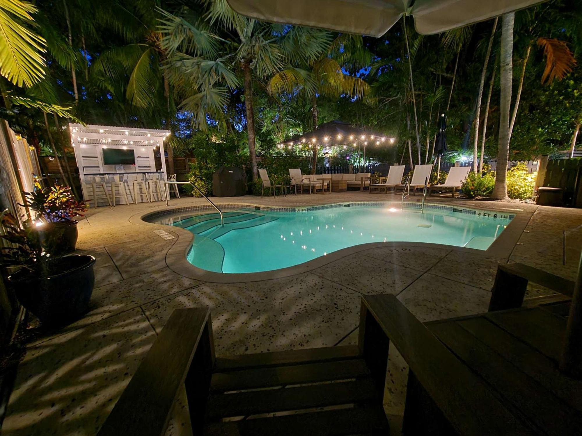 Duval Street Suite W Parking And Pool Кей Уест Екстериор снимка